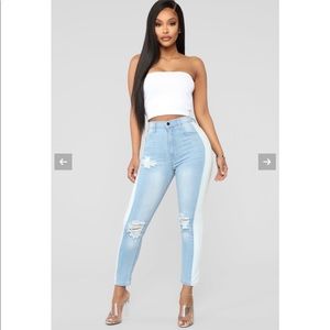 FASHION NOVA High Rise Jeans - Light Wash / Size 7